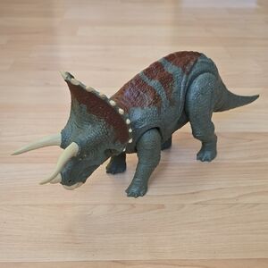 Mattel Jurassic World Dominion Roar Strikers Triceratops Dinosaur Action Figure